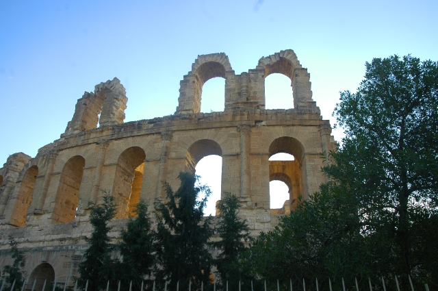 tunisia, atlas, roman, camels-04.jpg - ROMAN AMPHITHEATRE OF EL DJEM